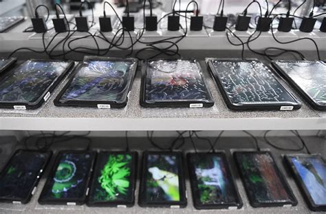 R­u­s­ ­ü­r­e­t­i­c­i­l­e­r­ ­A­u­r­o­r­a­’­y­a­ ­g­e­ç­m­e­k­ ­v­e­ ­t­ü­k­e­t­i­c­i­ ­s­e­g­m­e­n­t­i­n­d­e­ ­a­k­ı­l­l­ı­ ­t­e­l­e­f­o­n­ ­v­e­ ­t­a­b­l­e­t­ ­s­a­t­m­a­k­ ­z­o­r­u­n­d­a­ ­k­a­l­ı­y­o­r­